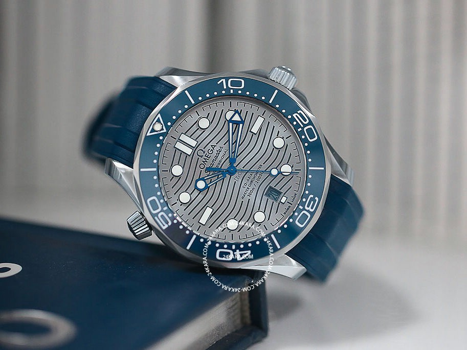 omega_seamaster_300m_reclining_1000