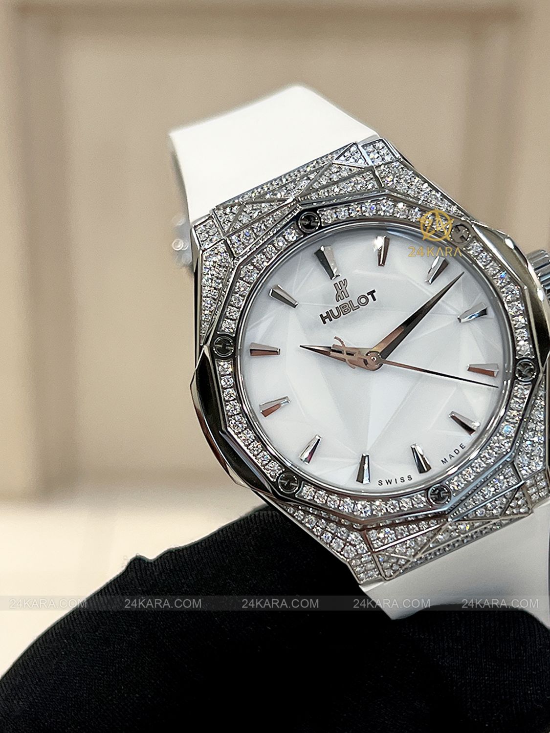 Đồng hồ Hublot Classic Fusion Orlinski Titanium White Pav&eacute; 550.NS.2200.RW.1604.ORL20 - Lướt
