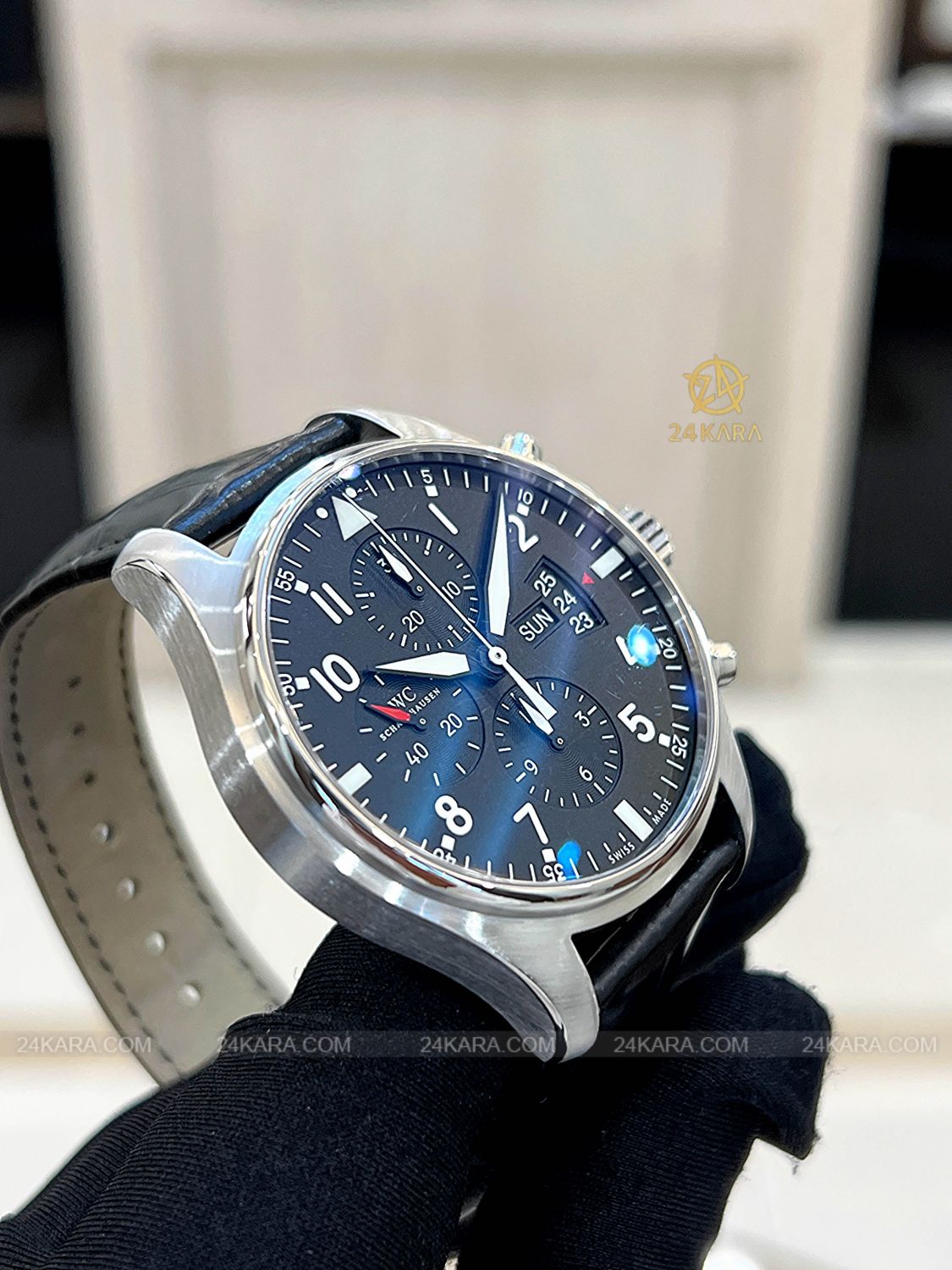 Đồng hồ IWC Pilot Chronograph IW377701 43mm Vỏ Thép Mặt Đen - Lướt