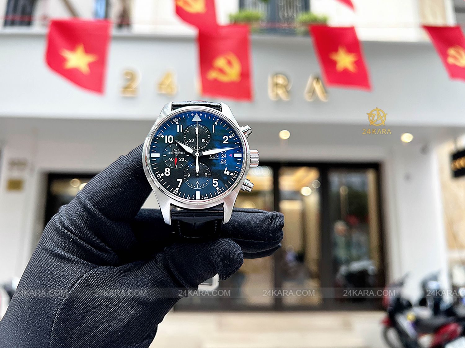 Đồng hồ IWC Pilot Chronograph IW377701 43mm Vỏ Thép Mặt Đen - Lướt