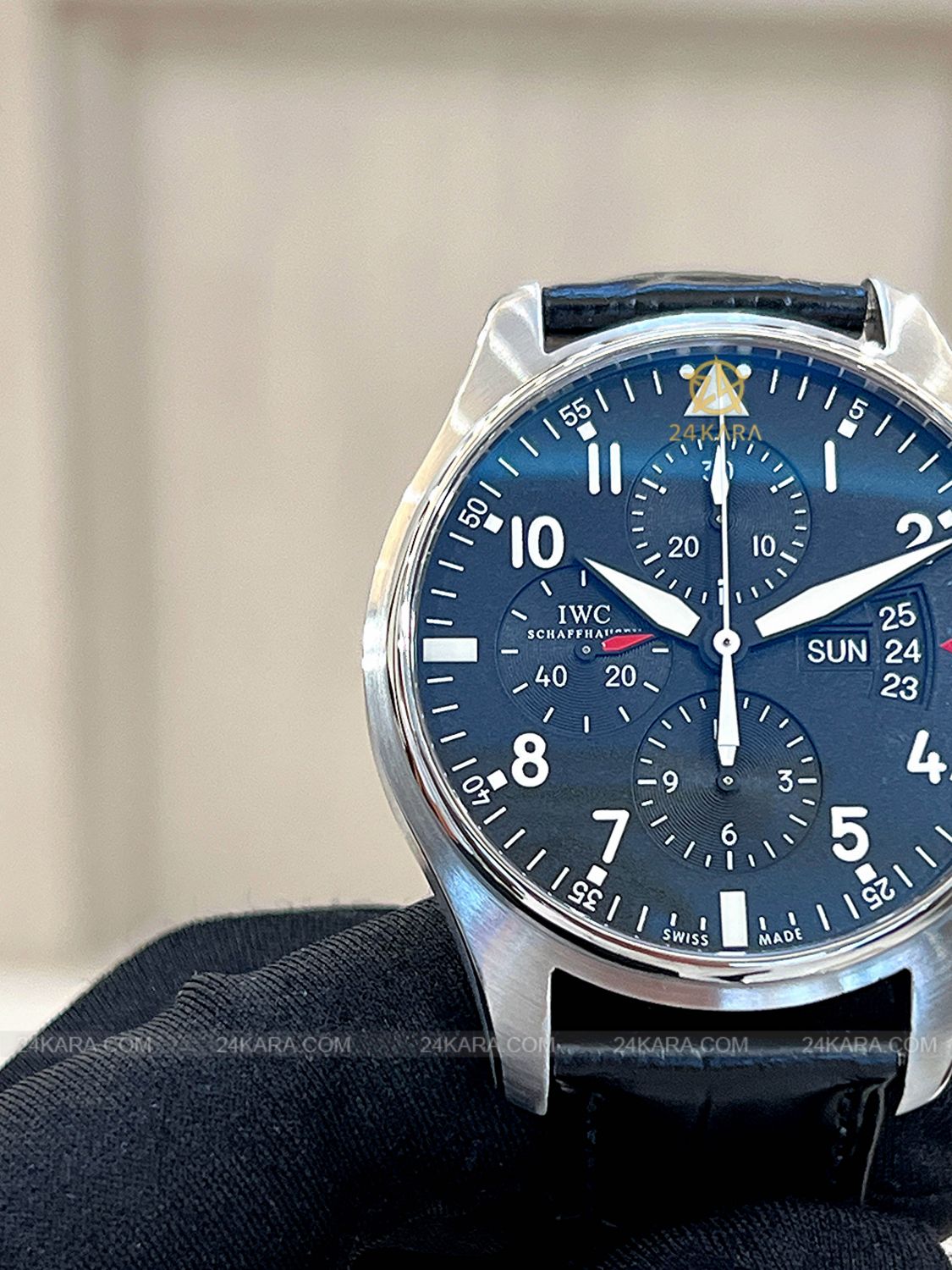 Đồng hồ IWC Pilot Chronograph IW377701 43mm Vỏ Thép Mặt Đen - Lướt