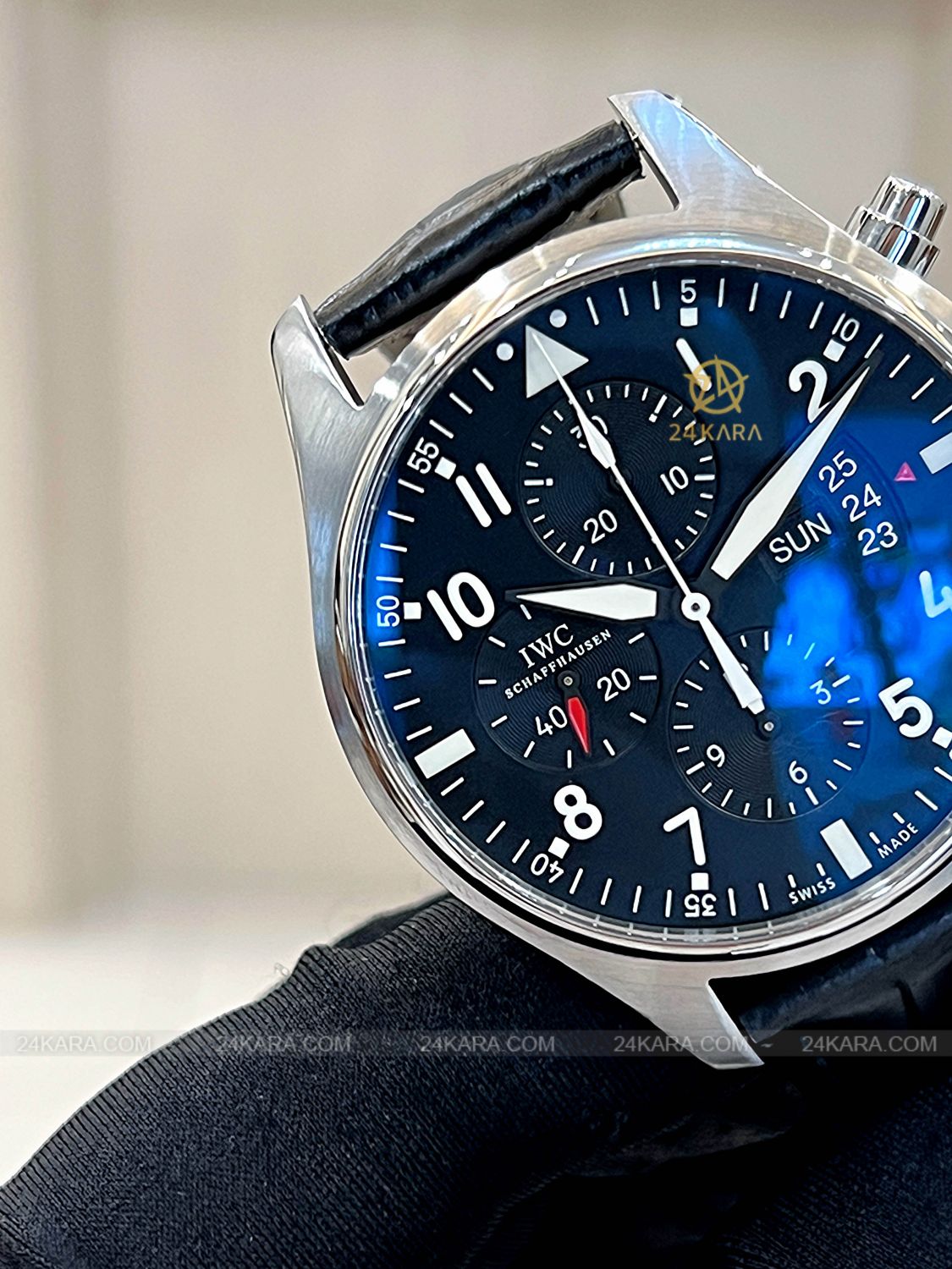Đồng hồ IWC Pilot Chronograph IW377701 43mm Vỏ Thép Mặt Đen - Lướt