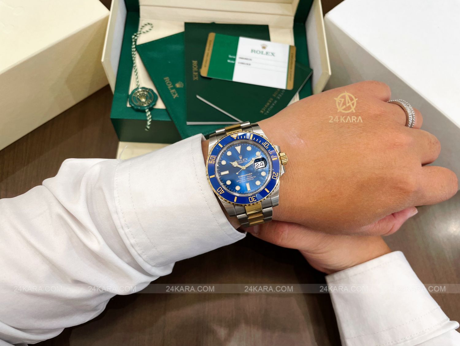 Đồng hồ Rolex Submariner Date 40mm 116613LB Gold Steel Demi vàng mặt xanh - Lướt