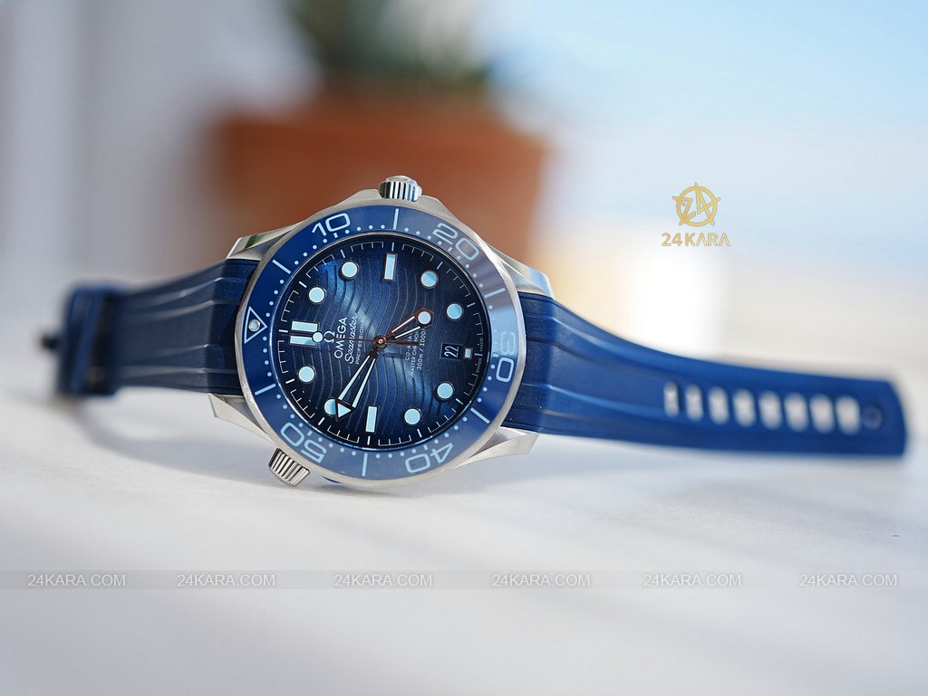 2023-omega-seamaster-diver-300m-summer-blue-75th-anniversary-master-chronometer-review-3