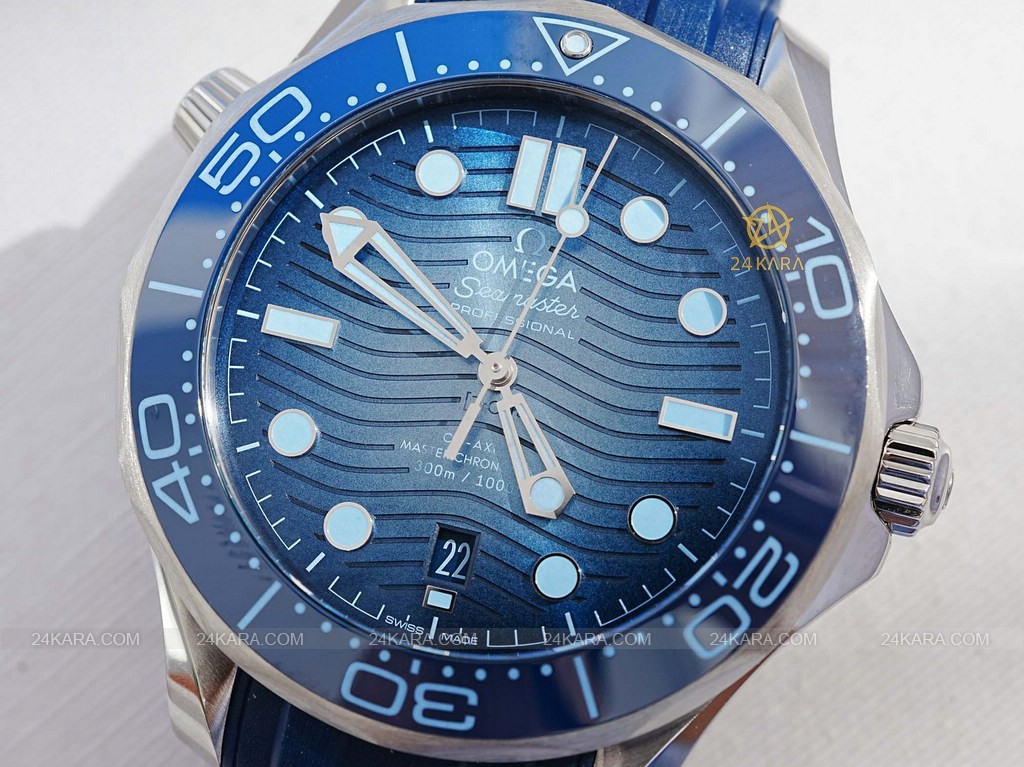 2023-omega-seamaster-diver-300m-summer-blue-75th-anniversary-master-chronometer-review-7