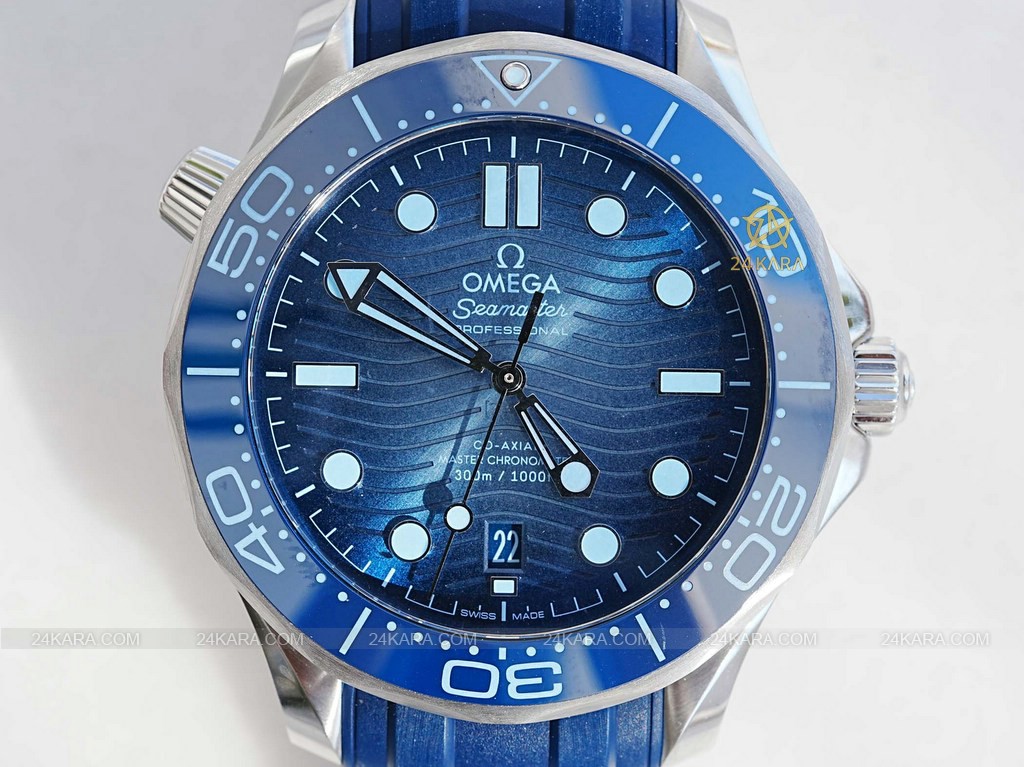 2023-omega-seamaster-diver-300m-summer-blue-75th-anniversary-master-chronometer-review-8