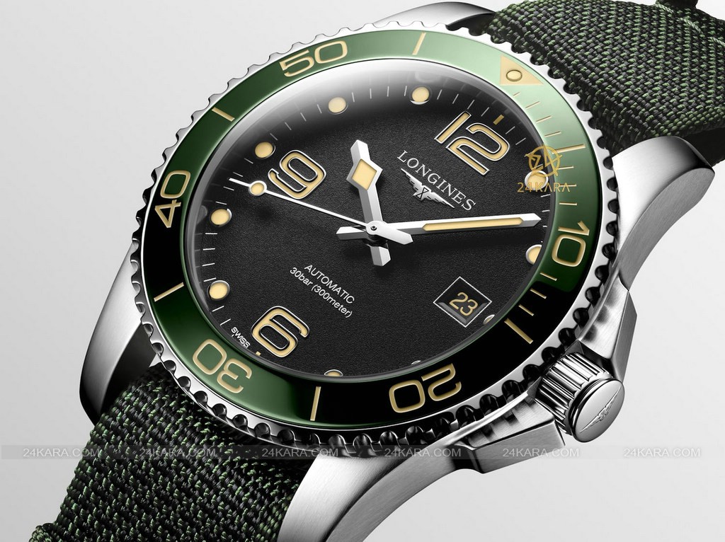 longines-hydroconquest-41mm-automatic-matte-black-dial-green-bezel-adventure-l3.781.4.05.2-l3.781.4.05.6-4