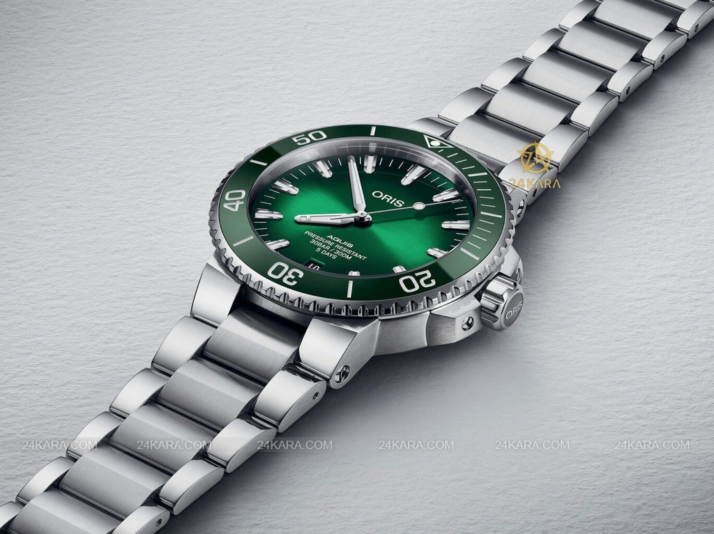 oris-aquis-date-calibre-400-43.5mm-green-dial-bezel-1