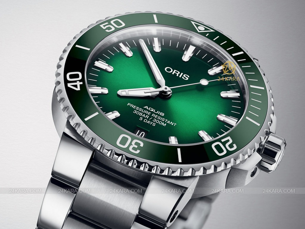 oris-aquis-date-calibre-400-43.5mm-green-dial-bezel-2