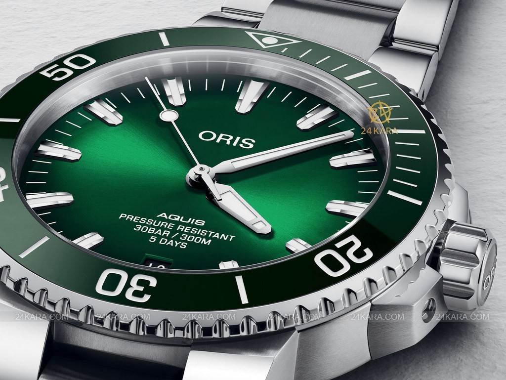 oris-aquis-date-calibre-400-43.5mm-green-dial-bezel-4