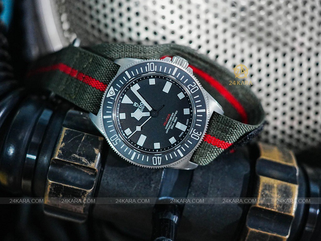 tudor_pelagos_fxd_black_25717n-5