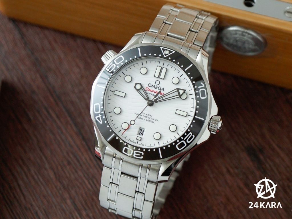 Review chi tiết đồng hồ Omega Divers Automatic 210.30.42.20.04.001 21030422004001
