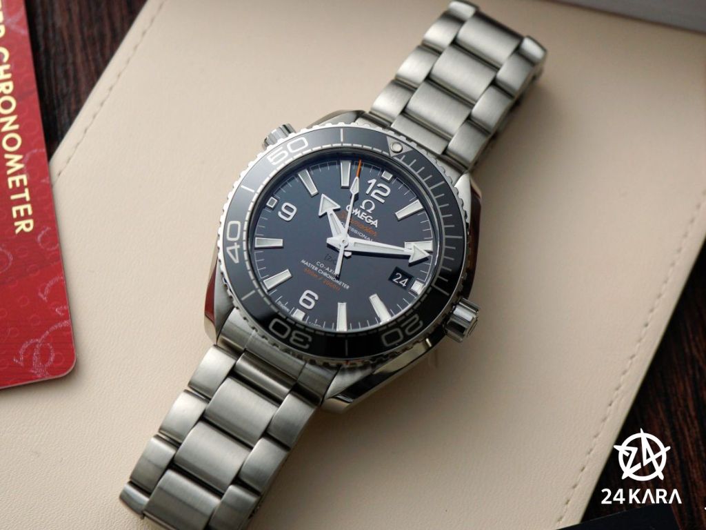 Review chi tiết đồng hồ Omega Planet Ocean 600m Co‑Axial Master Chronometer 215.30.44.21.01.001 21530442101001